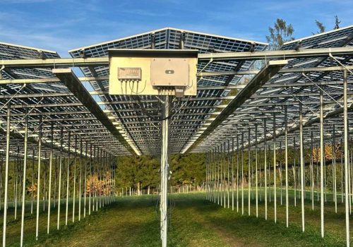 Wechselrichter an der Agri-PV-Anlage